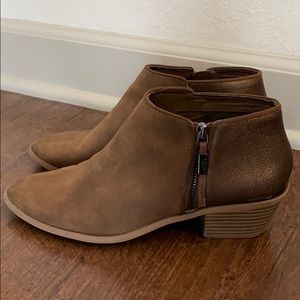 Vera Wang Size 10 Svelt Booties
